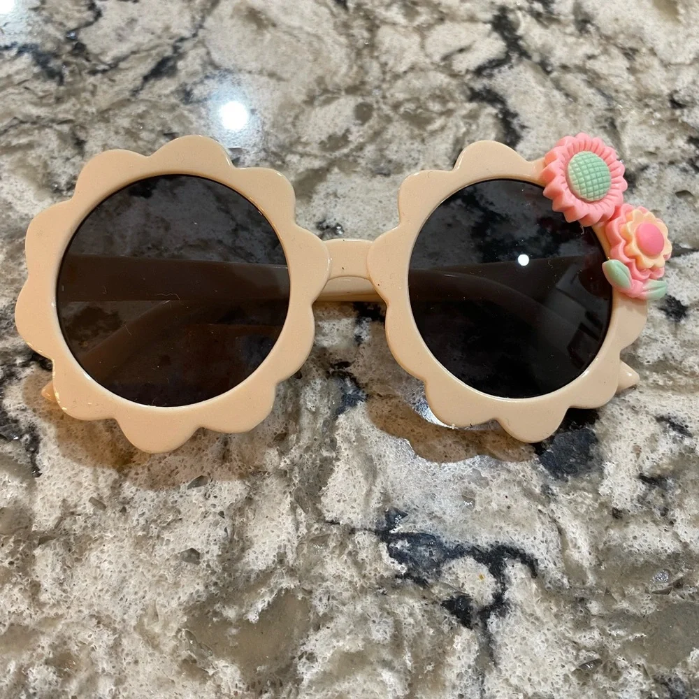 Light peach flower shaped girls sunglasses